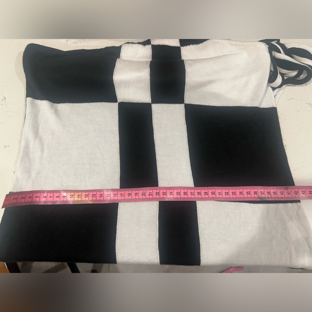 New York & Company Black and White Halter Top /women / Size M - Picture 12 of 13